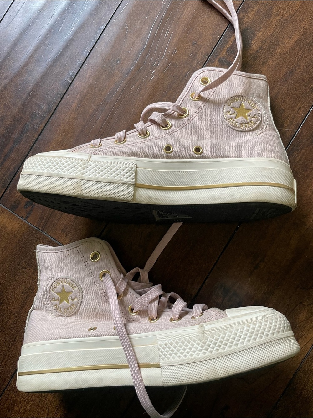 Classic High-Top Canvas Sneakers in Light purple